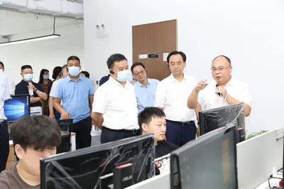 科技赋能发展，智慧引领未来——湖北省、武汉市人大代表团一行莅临易米景参观指导